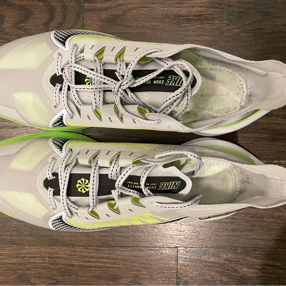 Nike Zoom Gravity Volt men’s running shoes - Picture 2 of 5